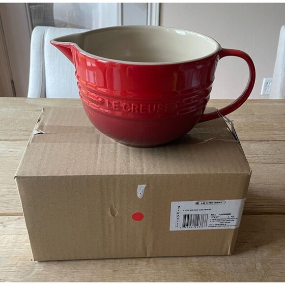 NEW Le Creuset Stoneware Batter Mixing Bowl 2 qt. Cerise Cherry Red - Picture 2 of 10